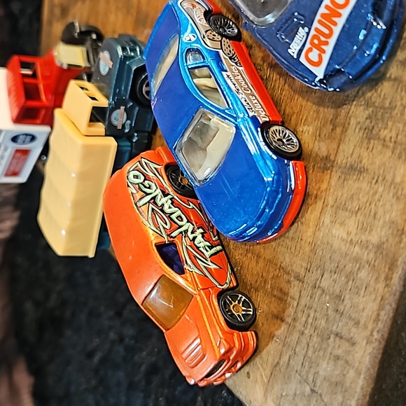Hot Wheels Race Cars & Delivery Trucks Collection - Picture 2 of 16